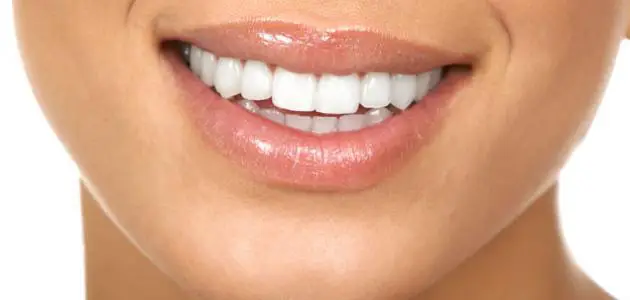 تفسير حلم تركيب الأسنان البيضاء للعزباء والمتزوجة والرجل