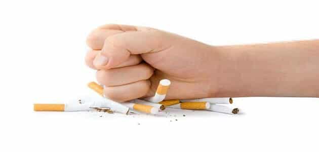 حوار بين ثلاث أشخاص عن التدخين