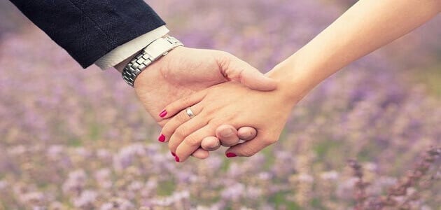 توافق برج الدلو مع السرطان في الزواج والحب والصداقة