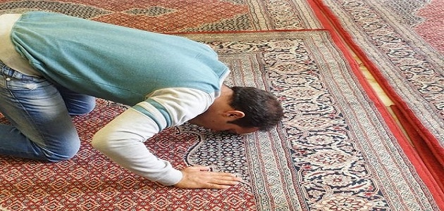 تفسير رؤية شخص يصلي في المنام