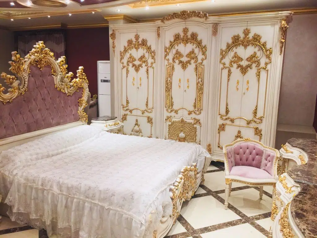 صور غرف نوم اوف وايت في ذهبي