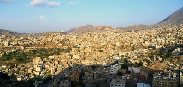 ما هي المدينة اليمنية التي يقع بها جبل صبر