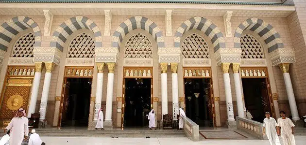 كم عدد أبواب المسجد الحرام