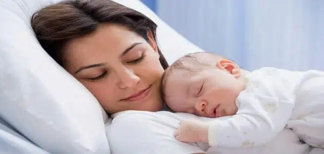 الأم تشبه الأم الدورة أثناء الرضاعة