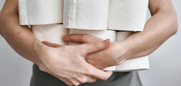 خروج دم متجلط مع البراز